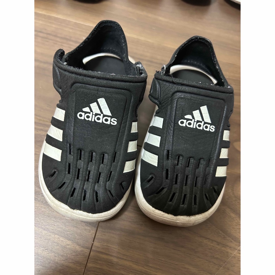 キッズadidasサンダル キッズ/ベビー/マタニティのベビー靴/シューズ(~14cm)(サンダル)の商品写真