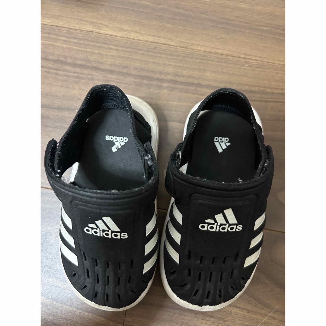 キッズadidasサンダル キッズ/ベビー/マタニティのベビー靴/シューズ(~14cm)(サンダル)の商品写真