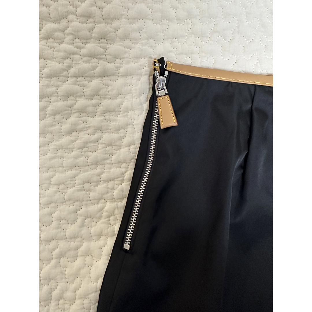 PRADA(プラダ)のPRADA プラダ ナイロン ミニスカート レザートリミング 38 新品未使用 レディースのスカート(ミニスカート)の商品写真