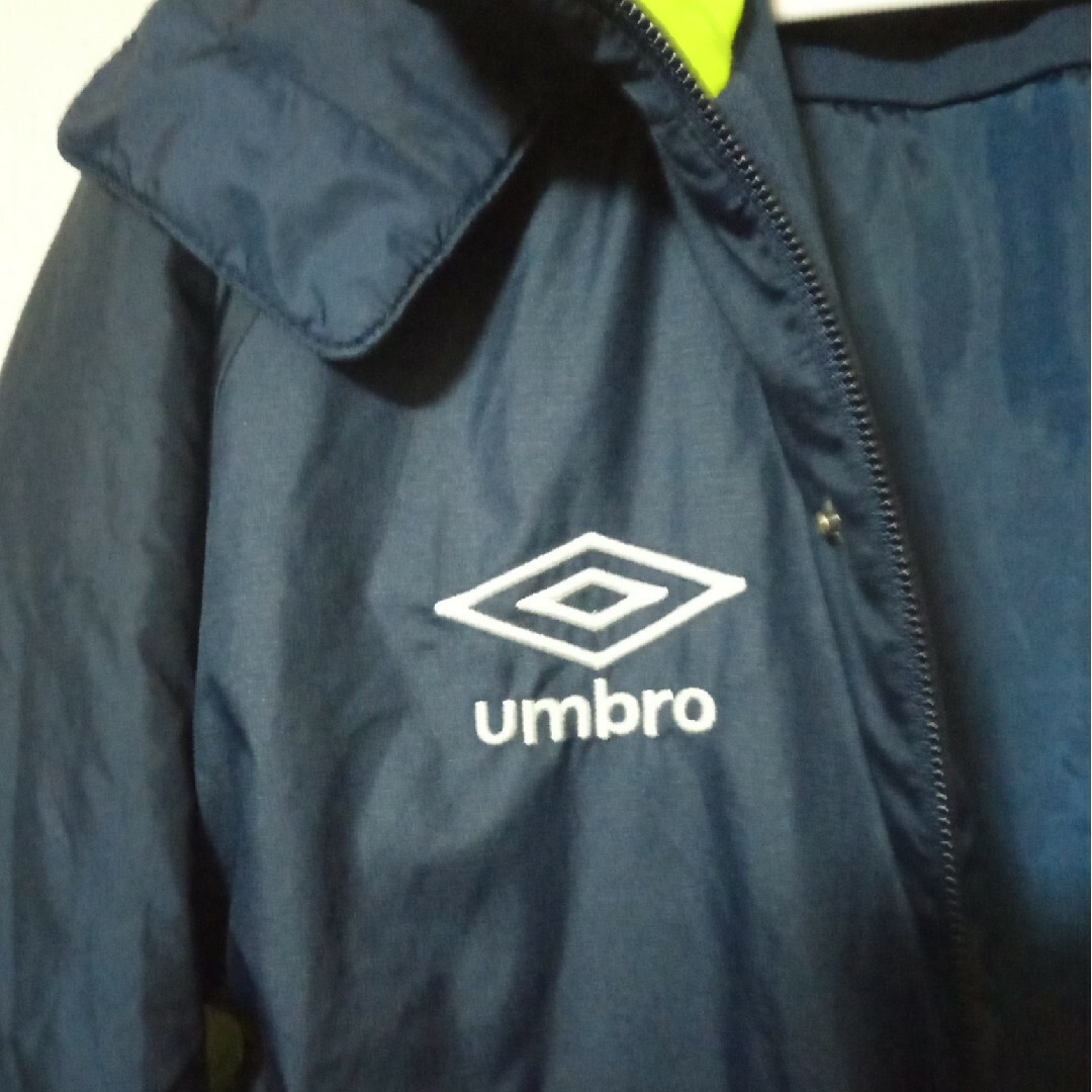 UMBRO(アンブロ)のアンブロ　ベンチコート150 スポーツ/アウトドアのサッカー/フットサル(ウェア)の商品写真