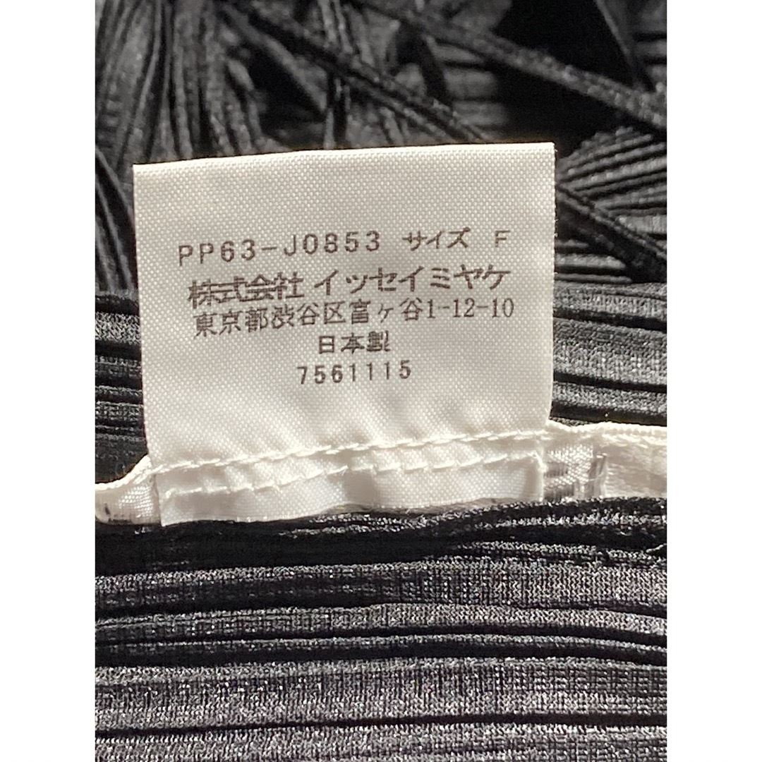 PLEATS PLEASE ISSEY MIYAKE(プリーツプリーズイッセイミヤケ)のイッセイミヤケ  プリーツプリーズ　2way ショール ボレロ 風　ブラック レディースのファッション小物(マフラー/ショール)の商品写真