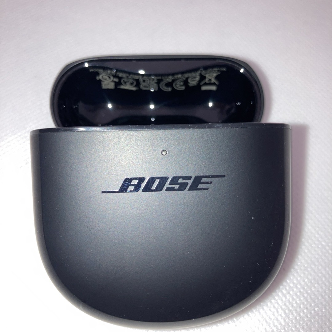 BOSE(ボーズ)の超美品　Bose QuietComfort Earbuds ii 充電ケース　黒 スマホ/家電/カメラのオーディオ機器(ヘッドフォン/イヤフォン)の商品写真
