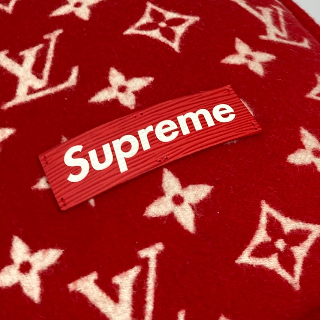 LOUIS VUITTON(ルイヴィトン)のルイヴィトン LOUIS VUITTON モノグラム MP1886 シュプリーム SUPREME コラボ ピロー 枕 インテリア クッション ウール/カシミヤ レッド インテリア/住まい/日用品のインテリア小物(クッション)の商品写真