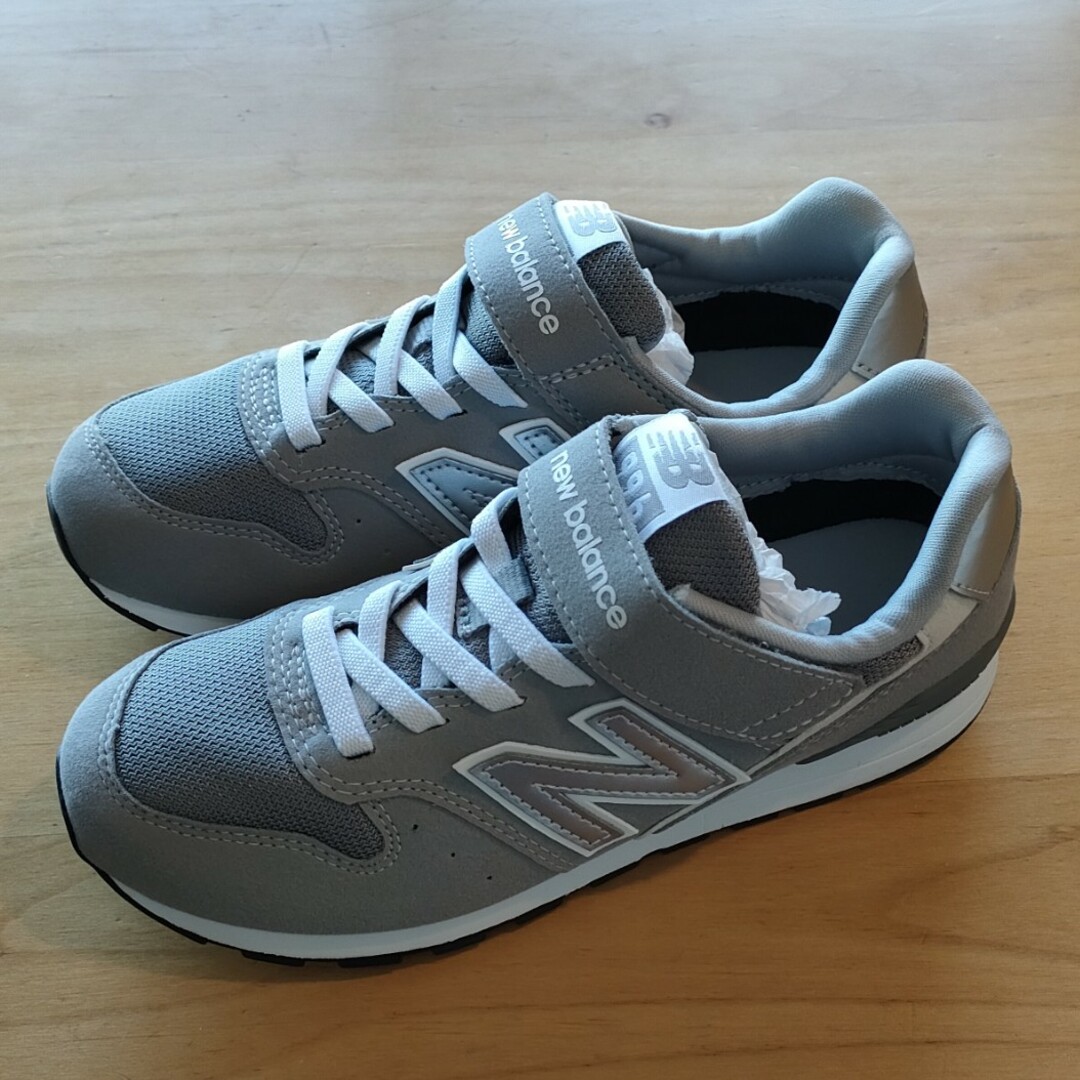 New Balance(ニューバランス)のスニーカー　22.0cm キッズ/ベビー/マタニティのキッズ靴/シューズ(15cm~)(スニーカー)の商品写真