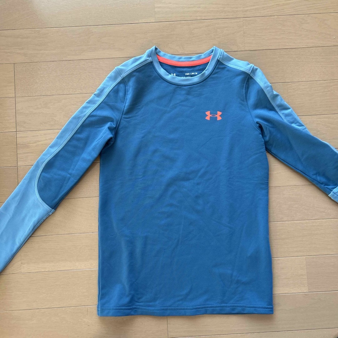 UNDER ARMOUR(アンダーアーマー)の長袖Tシャツ キッズ/ベビー/マタニティのキッズ服男の子用(90cm~)(Tシャツ/カットソー)の商品写真