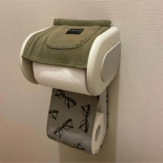 トイレロール カバー カーキ ×メガネトイレットペーパー ホルダー ケース WC(トイレ収納)