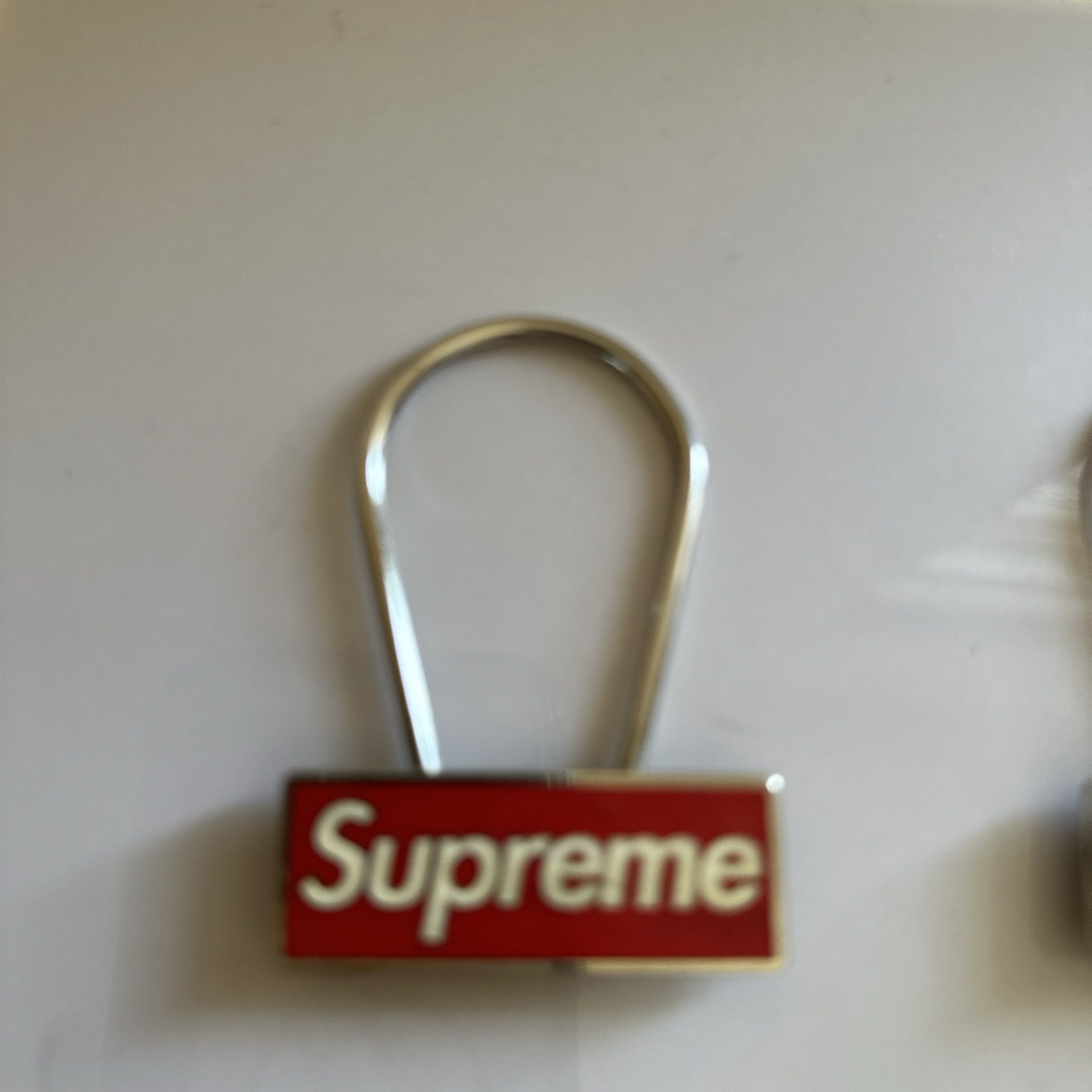 Supreme(シュプリーム)のsupremeキーリング メンズのファッション小物(キーホルダー)の商品写真