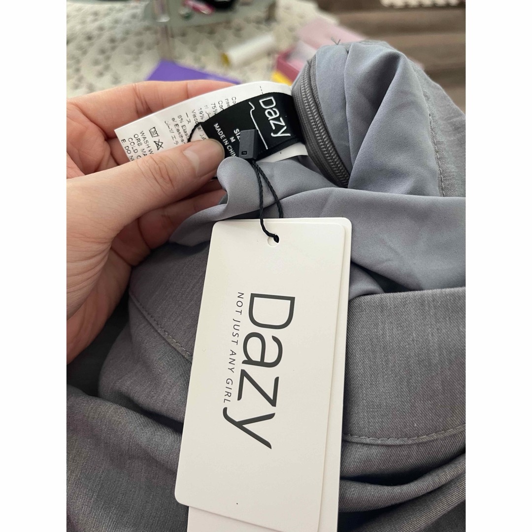 SHEIN(シーイン)の新品未使用　DAZY ラッフルヘム 中丈 ボディコン スカート レディース レディースのスカート(ミニスカート)の商品写真