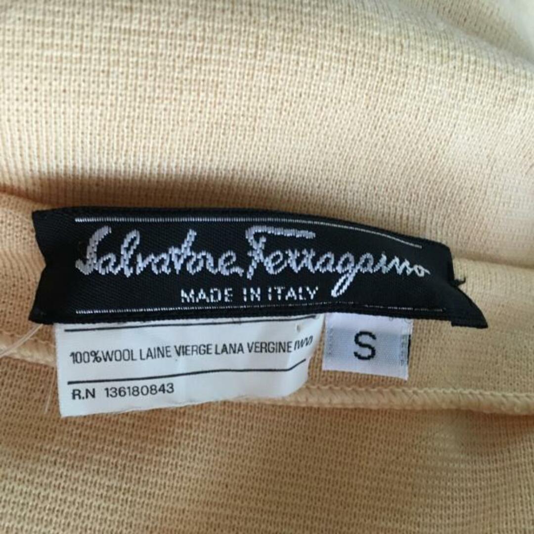 Salvatore Ferragamo(サルヴァトーレフェラガモ)のSalvatoreFerragamo(サルバトーレフェラガモ) ジャケット サイズS レディース - オレンジ 長袖/ニット/ガンチーニ/春/秋 レディースのジャケット/アウター(その他)の商品写真