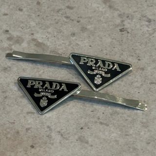 プラダ(PRADA)の2個セット‼️PRADAヘアピンブラック　ノベルティ(ヘアピン)