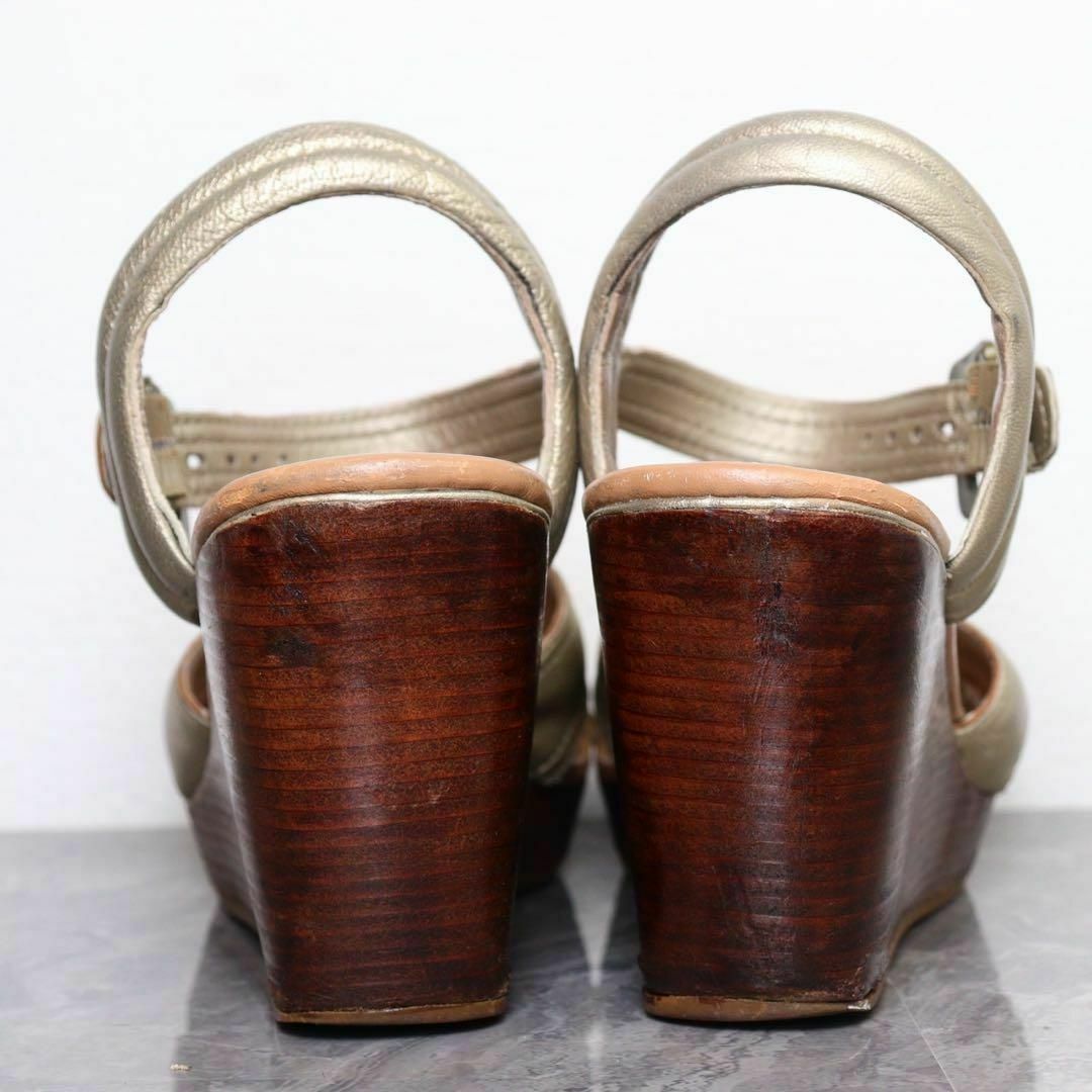 Cole Haan(コールハーン)のCOLE HAAN コールハーン 24 ゴールド メタリック ウェッジ サンダル レディースの靴/シューズ(サンダル)の商品写真