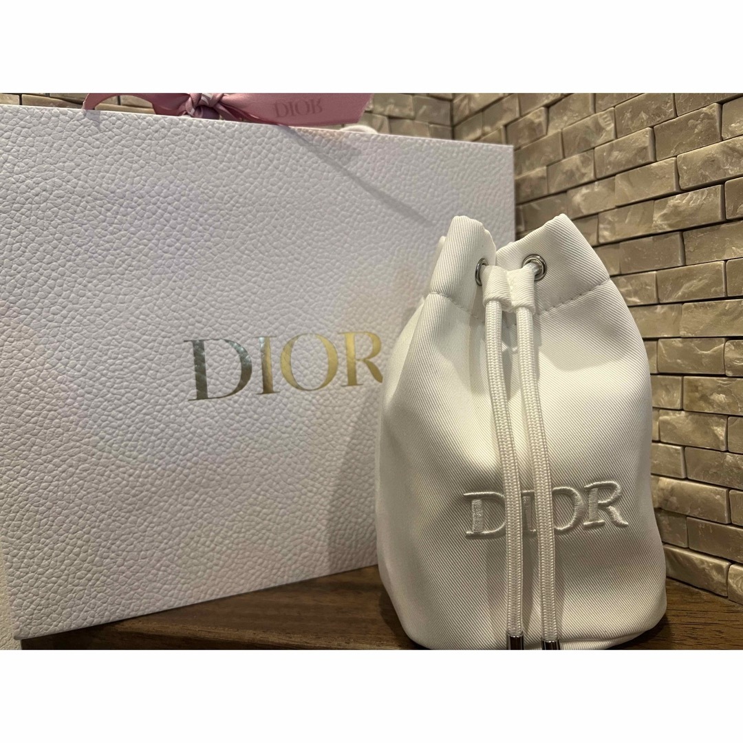 Christian Dior(クリスチャンディオール)のディオール 巾着コスメポーチ　 ノベルティ　バッグ　バニティ ショッパー付き レディースのファッション小物(ポーチ)の商品写真