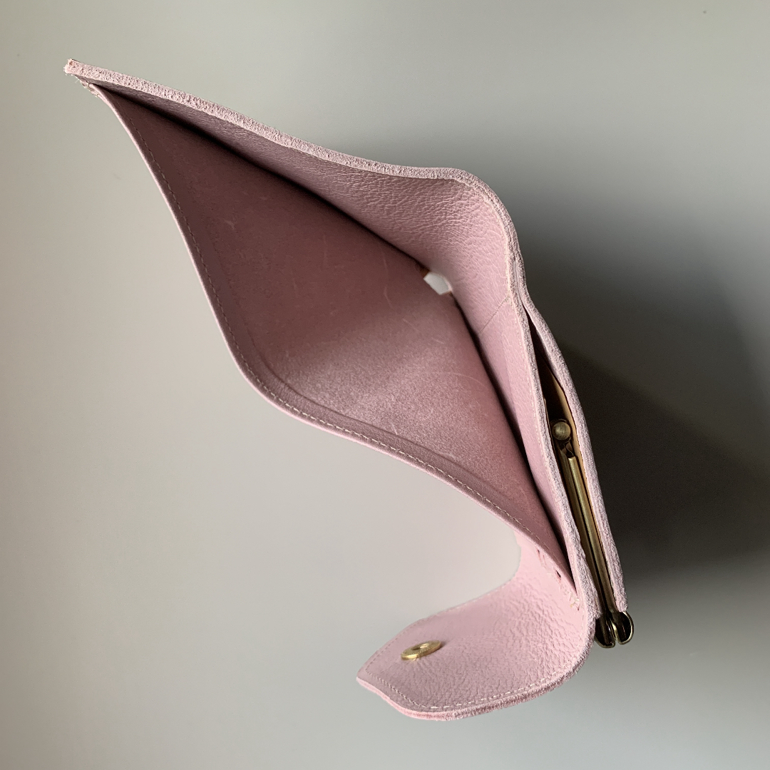 IL BISONTE(イルビゾンテ)の【新品】イルビゾンテ がま口 二つ折り財布 ダスティピンク ピオニア レディースのファッション小物(財布)の商品写真