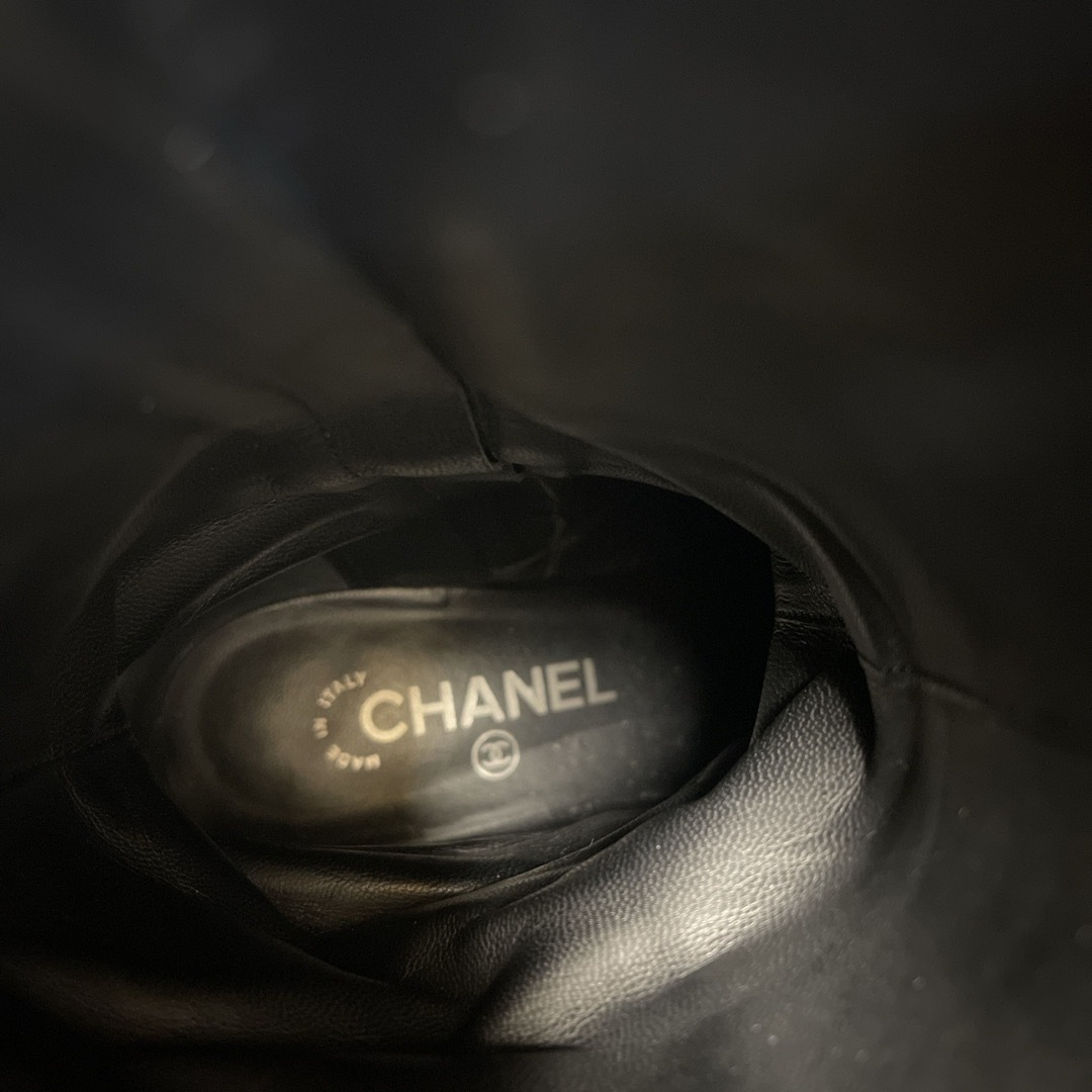 CHANEL(シャネル)のCHANEL ツイードショートミディアムブーツ 37.5Ｃ レディースの靴/シューズ(ブーツ)の商品写真