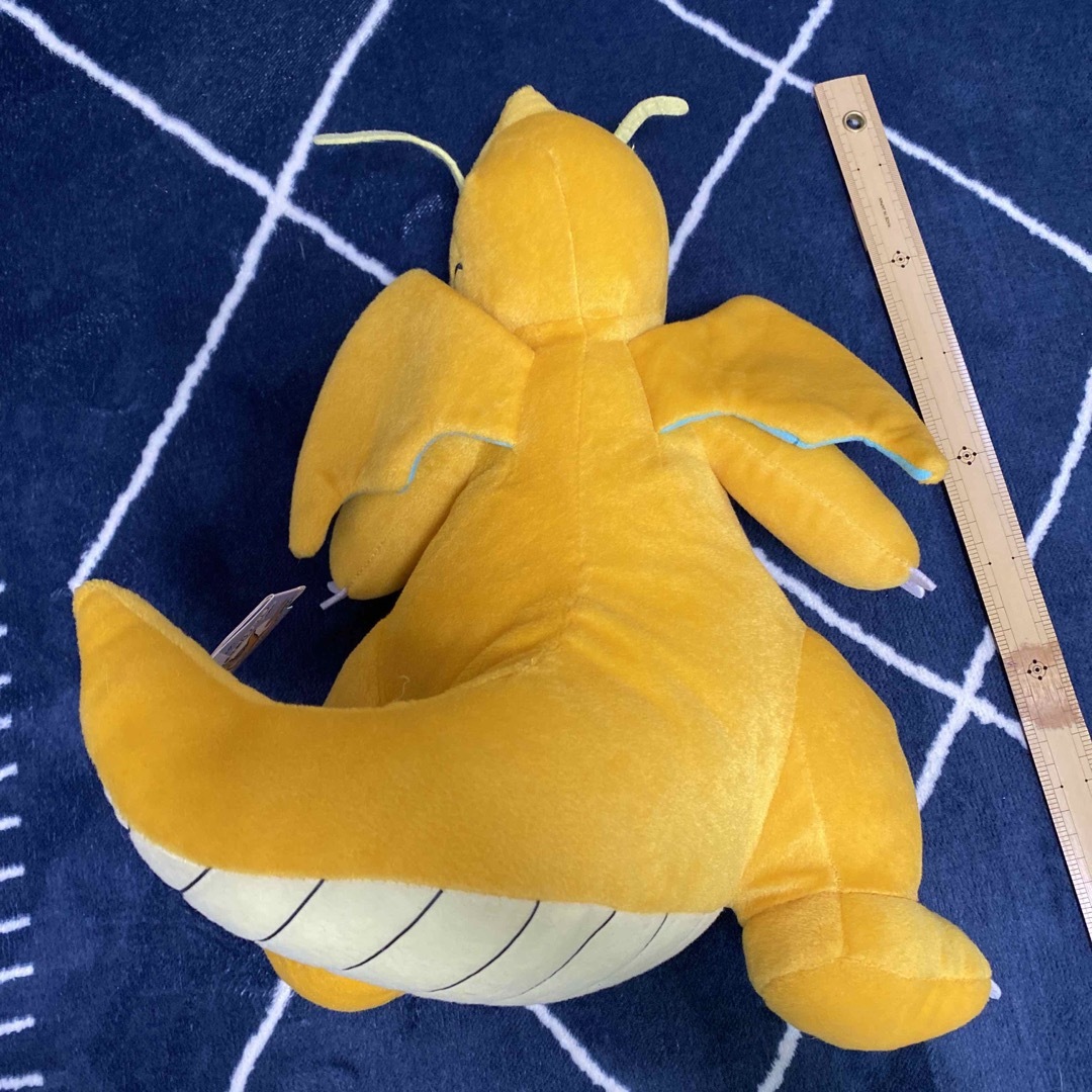 BANDAI(バンダイ)のポケットモンスター　しっぽみてみて！めちゃでかカイリューぬいぐるみ エンタメ/ホビーのおもちゃ/ぬいぐるみ(キャラクターグッズ)の商品写真