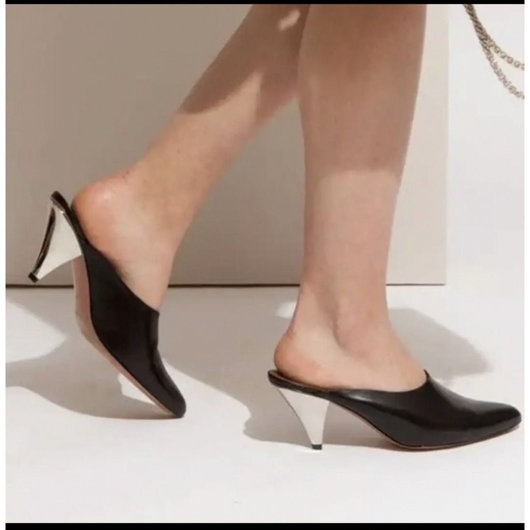 celine(セリーヌ)のCELINE セリーヌ　フィービー　メタル　ミュール　サンダル　パンプス レディースの靴/シューズ(ハイヒール/パンプス)の商品写真
