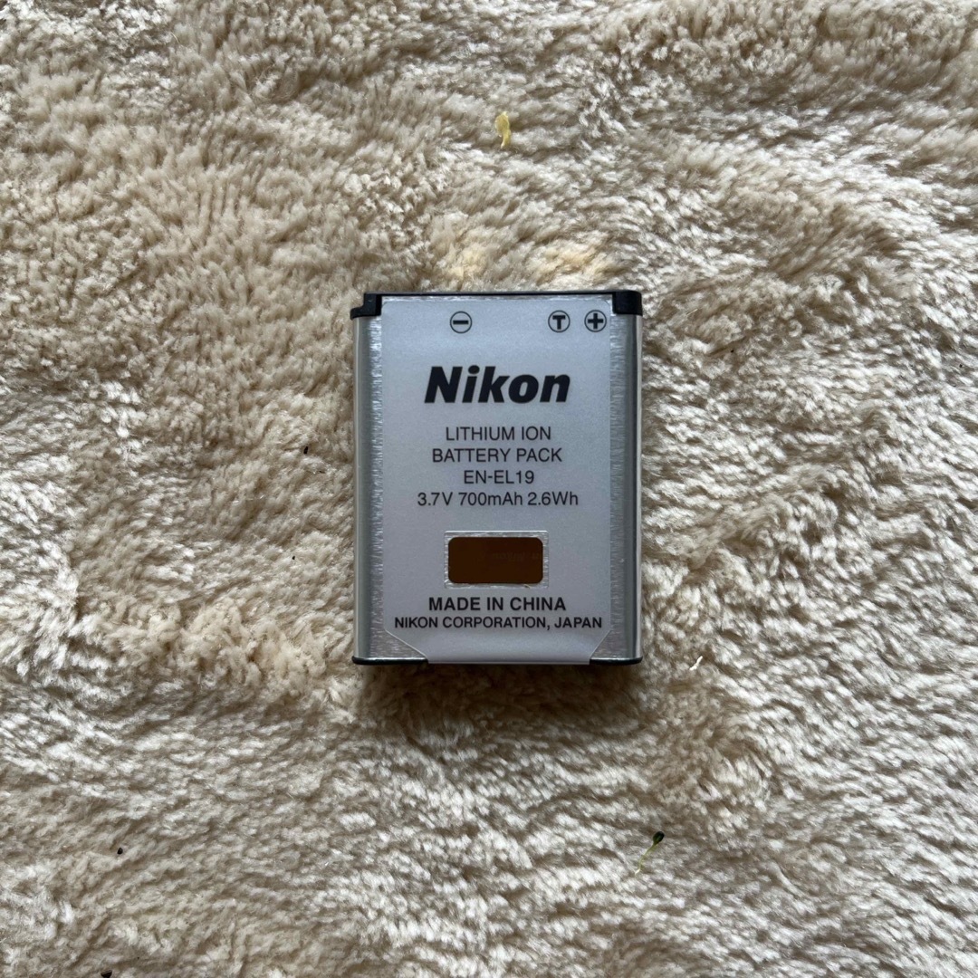 Nikon(ニコン)のNikon COOLPIX A 100 RED スマホ/家電/カメラのカメラ(コンパクトデジタルカメラ)の商品写真