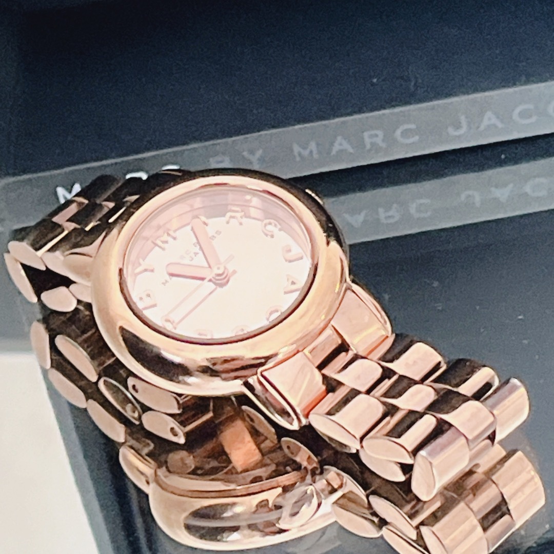 MARC BY MARC JACOBS(マークバイマークジェイコブス)のMARC BY MARC JACOBS 時計 腕時計 ピンクゴールド 電池交換済 レディースのファッション小物(腕時計)の商品写真