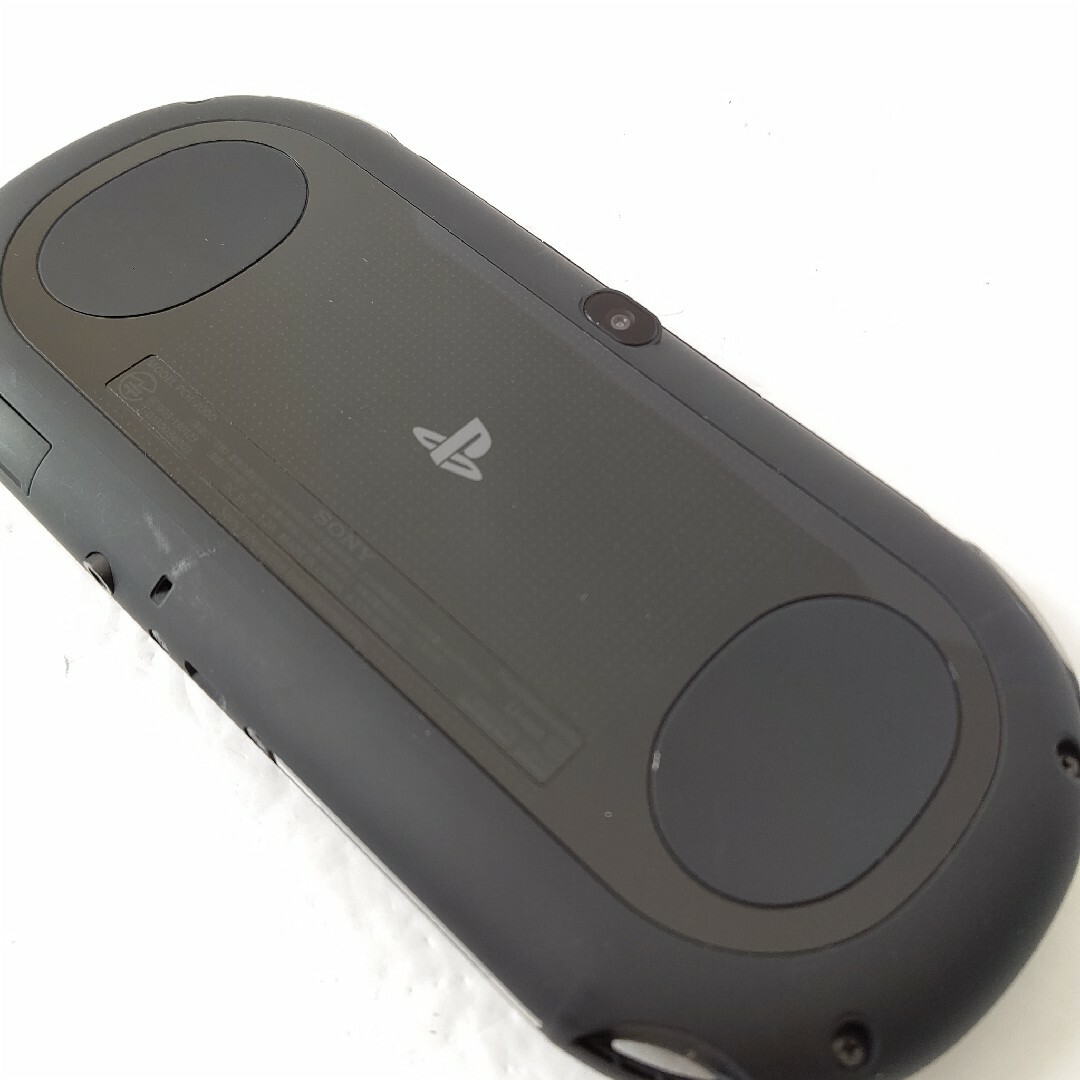 PlayStation Vita(プレイステーションヴィータ)のソニー　PSvita pch2000 ブラック　画面極美品　一式セット エンタメ/ホビーのゲームソフト/ゲーム機本体(携帯用ゲーム機本体)の商品写真
