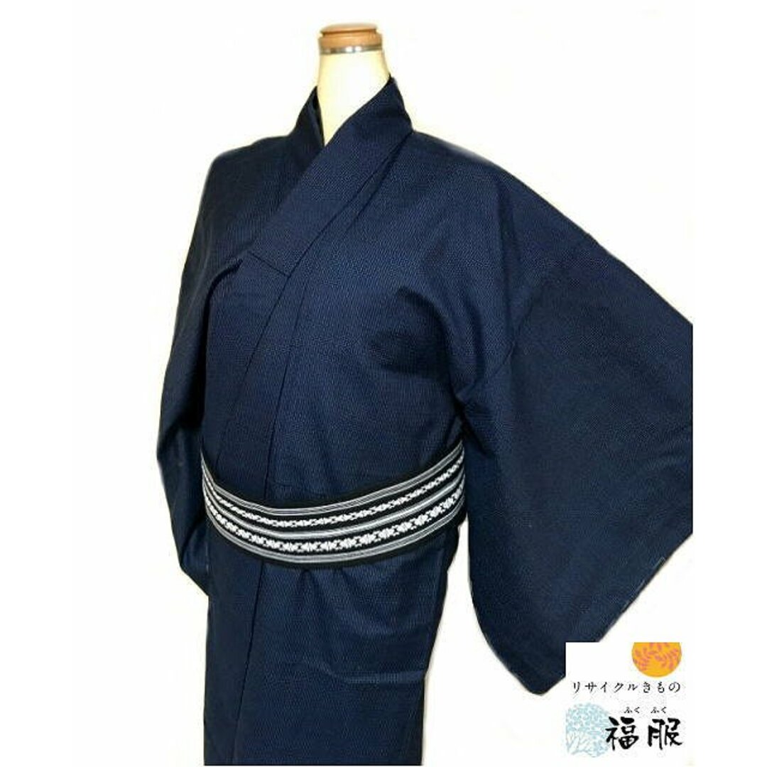 【中古】ウール 男物 濃紺地に霞文様 単衣 裄66 Sサイズ メンズの水着/浴衣(着物)の商品写真