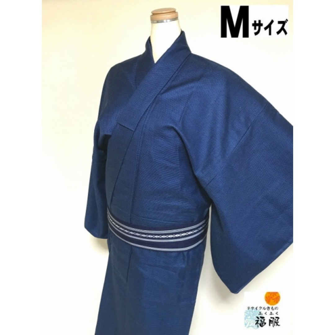 【中古】ウール 男物 濃紺地に蚊絣文様 単衣 裄68 Mサイズ メンズの水着/浴衣(着物)の商品写真