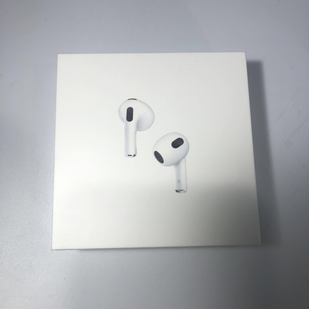 Apple(アップル)の新品未開封 AirPods 第3世代 MPNY3J/A 保証開始済み スマホ/家電/カメラのオーディオ機器(ヘッドフォン/イヤフォン)の商品写真