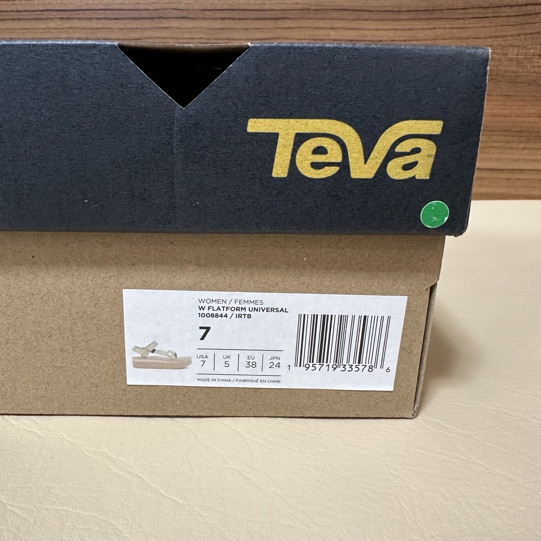 Teva(テバ)のTEVA テバ サンダル  フラットフォーム ユニバーサル レディースの靴/シューズ(サンダル)の商品写真