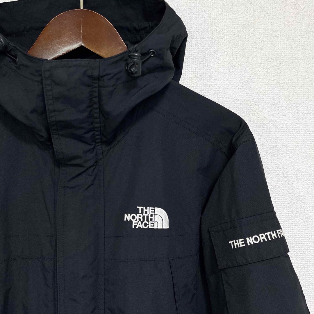 THE NORTH FACE(ザノースフェイス)の美品人気 ノースフェイス マウンテンパーカー メンズXS ブラック ロゴ刺繍 メンズのジャケット/アウター(マウンテンパーカー)の商品写真