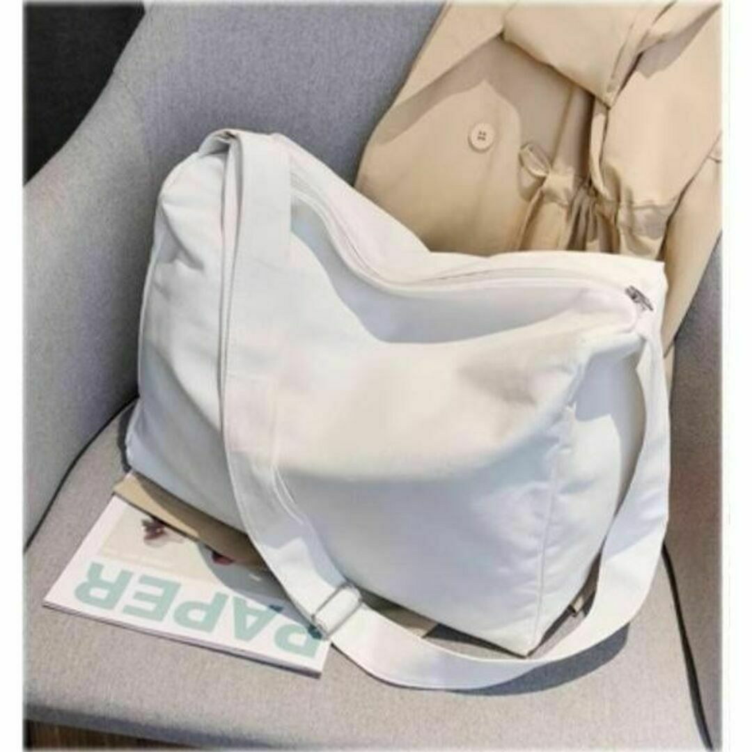 ショルダーバッグ　大容量　白　便利　通勤　通学　マザーバック　サブバック レディースのバッグ(ショルダーバッグ)の商品写真
