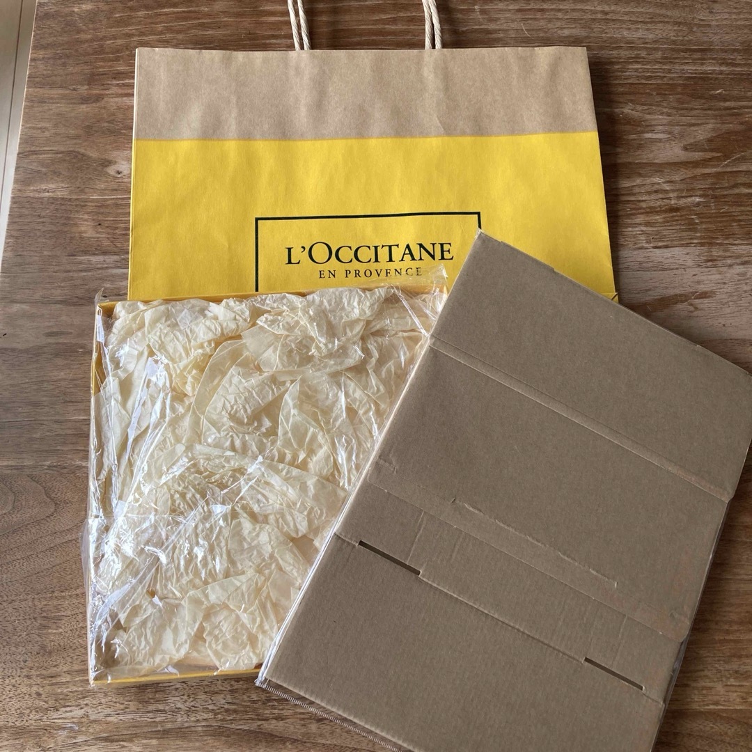 L'OCCITANE(ロクシタン)のロクシタン　ギフトボックス　紙袋 レディースのバッグ(ショップ袋)の商品写真