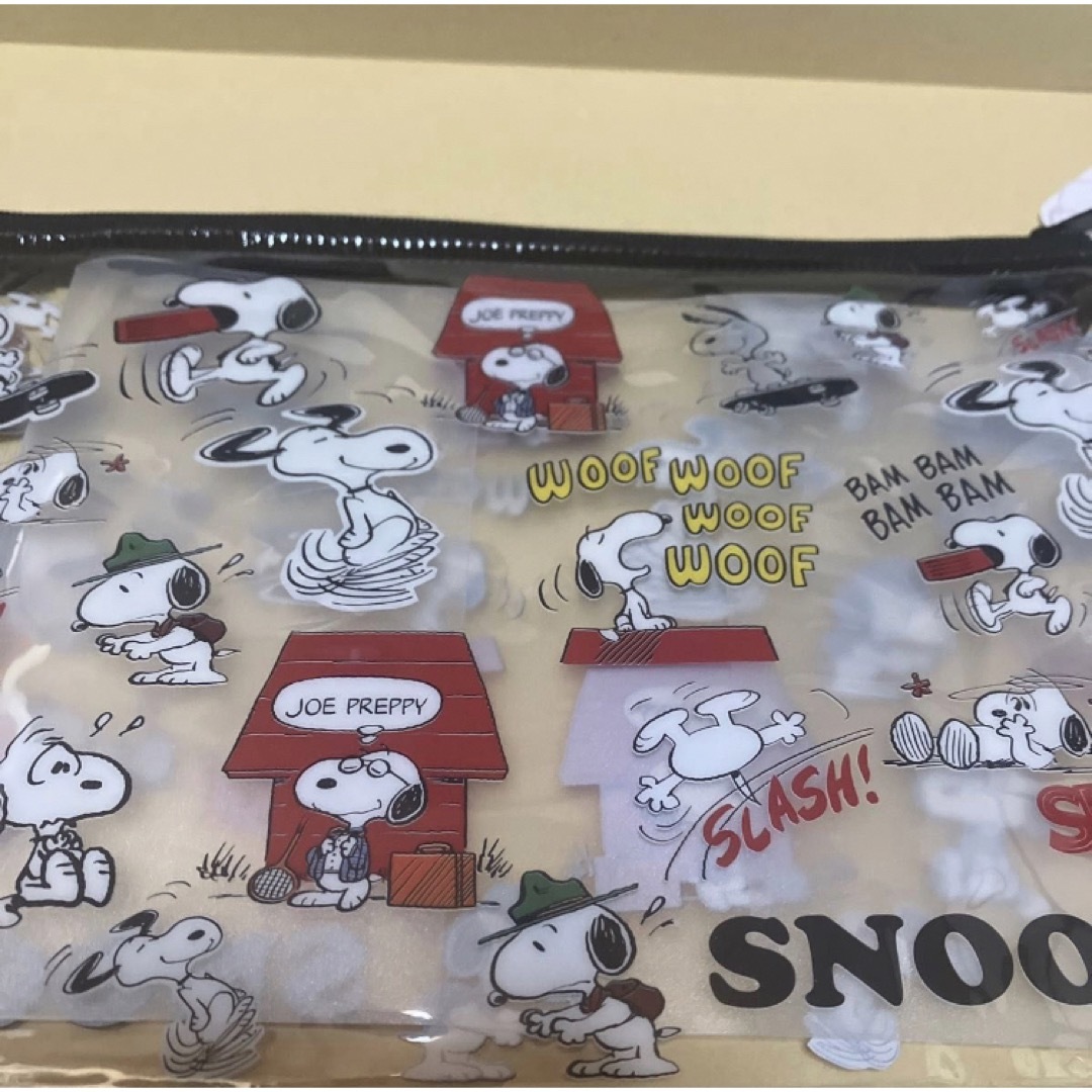 SNOOPY(スヌーピー)のスヌーピー　ポーチ　新品　タグ付　匿名配送　即日発送 エンタメ/ホビーのアニメグッズ(その他)の商品写真