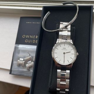 ダニエルウェリントン(Daniel Wellington)の【稼働中美品】ダニエルウェリントン腕時計28㎜シルバー、バングルSサイズセット(腕時計)