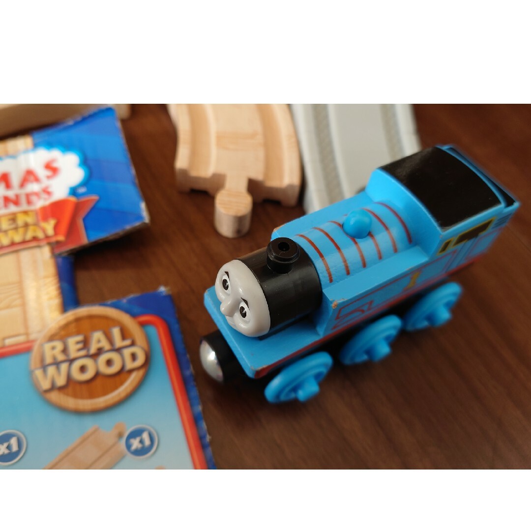 MATTEL(マテル)の木製トーマス　電車レールスターターセット　Thomas  マテルMATTEL エンタメ/ホビーのおもちゃ/ぬいぐるみ(鉄道模型)の商品写真