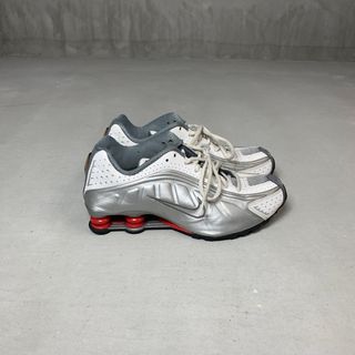 ナイキ(NIKE)のNIKE SHOX R4 シルバー SILVER ショックス 25.5(スニーカー)