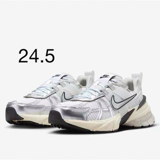 ナイキ(NIKE)の新品　NIKE ナイキ　Wmns V2K Run FD0736-100 24.5(スニーカー)