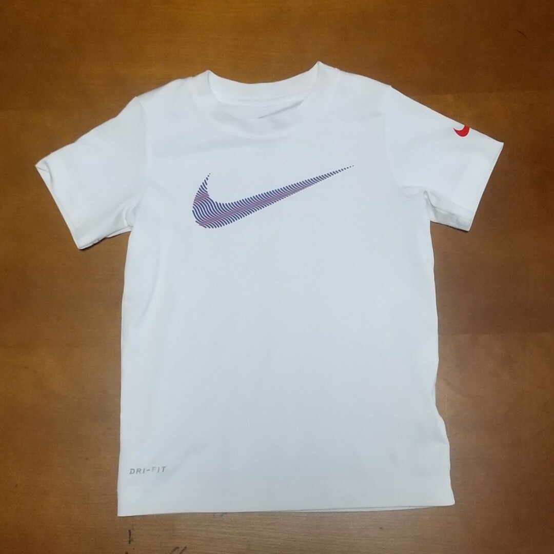 NIKE(ナイキ)のナイキ キッズTシャツ キッズ/ベビー/マタニティのキッズ服男の子用(90cm~)(Tシャツ/カットソー)の商品写真