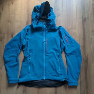 アークテリクス(ARC'TERYX)のアークテリクス　ソフトシェル　パーカー(登山用品)