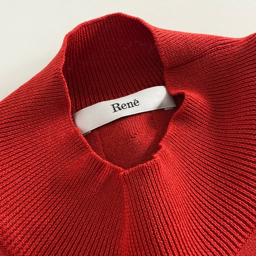 35c14 Rene ルネ 6122040 日本製 ハイネック ノースリーブ ニット セーター 刺繍 パール ベスト 34 レッド MADE IN JAPAN レディースのトップス(ベスト/ジレ)の商品写真