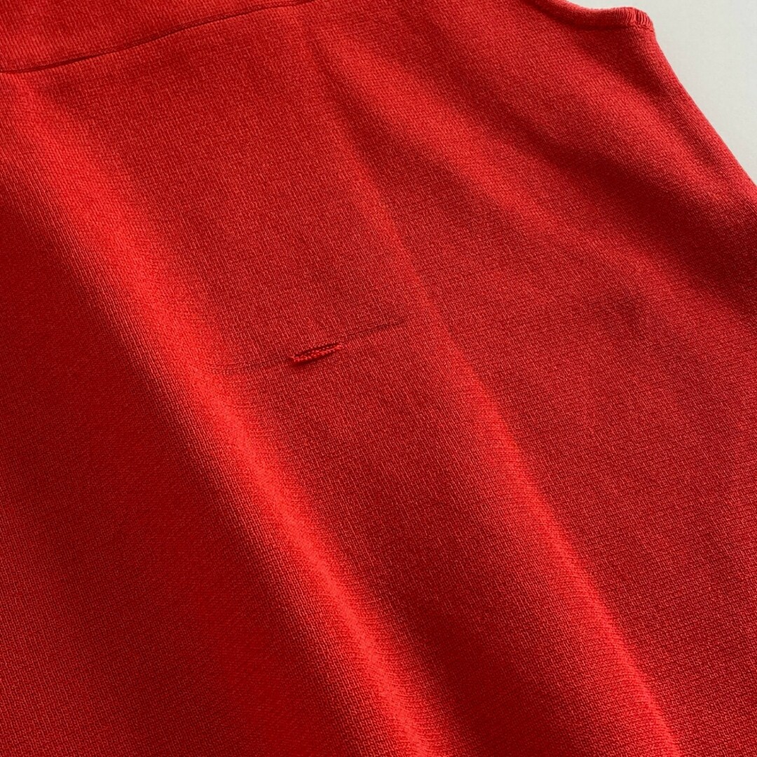 35c14 Rene ルネ 6122040 日本製 ハイネック ノースリーブ ニット セーター 刺繍 パール ベスト 34 レッド MADE IN JAPAN レディースのトップス(ベスト/ジレ)の商品写真
