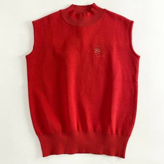 35c14 Rene ルネ 6122040 日本製 ハイネック ノースリーブ ニット セーター 刺繍 パール ベスト 34 レッド MADE IN JAPAN(ベスト/ジレ)