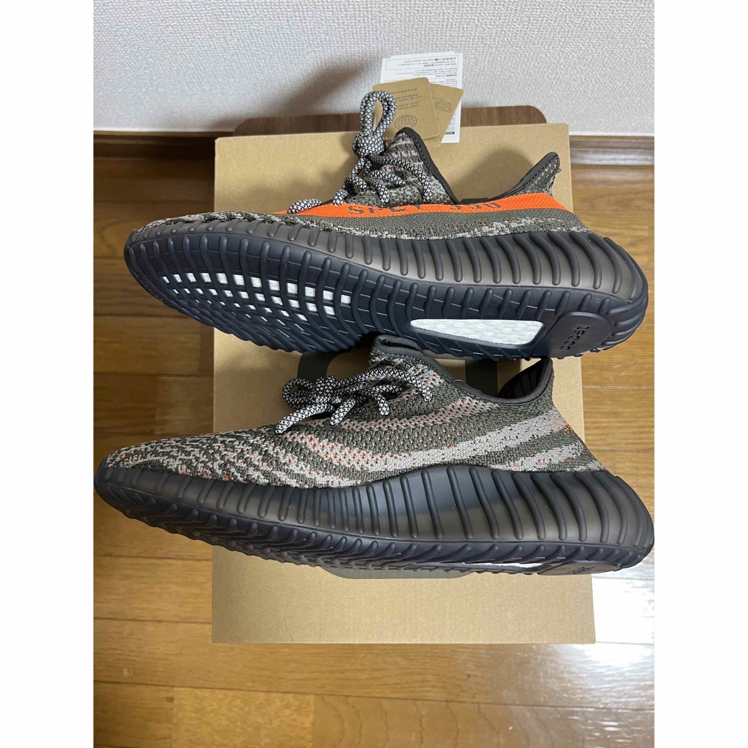 adidas(アディダス)のadidas YEEZY Boost 350 V2 Carbon Beluga メンズの靴/シューズ(スニーカー)の商品写真