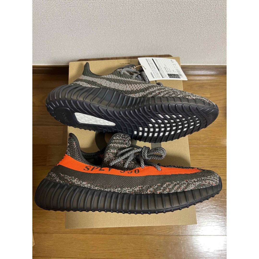 adidas(アディダス)のadidas YEEZY Boost 350 V2 Carbon Beluga メンズの靴/シューズ(スニーカー)の商品写真