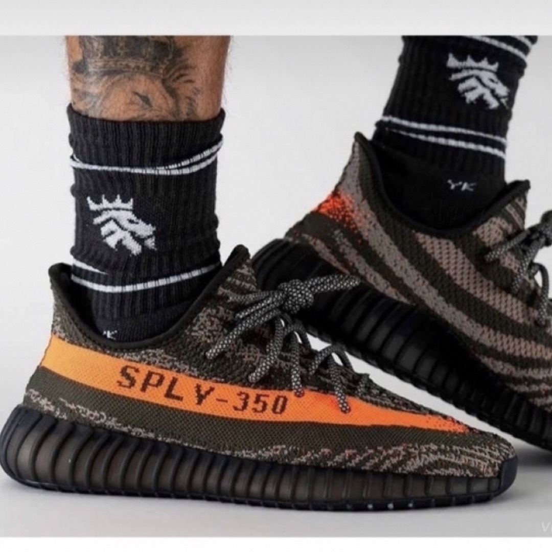 adidas(アディダス)のadidas YEEZY Boost 350 V2 Carbon Beluga メンズの靴/シューズ(スニーカー)の商品写真