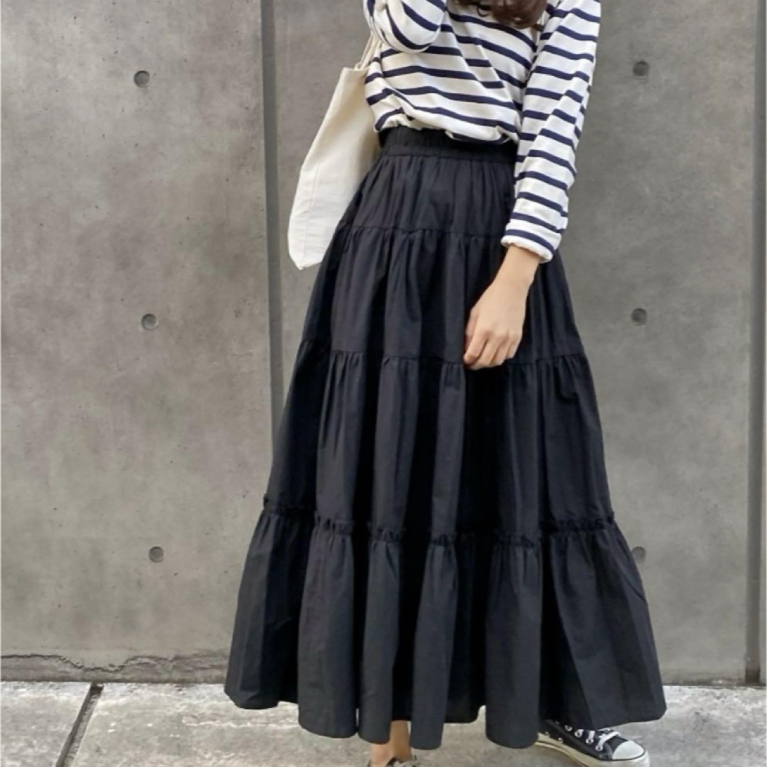 JUNOAH(ジュノア)のLAUIR ギャザーフリルティアードマキシスカート レディースのスカート(ロングスカート)の商品写真