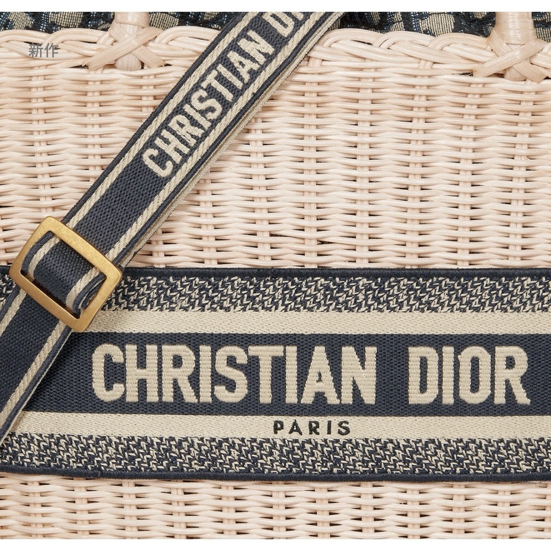 Christian Dior(クリスチャンディオール)の新作 新品 ディオール パニエ シャポーバッグ ウィッカー オブリーク レディースのバッグ(かごバッグ/ストローバッグ)の商品写真