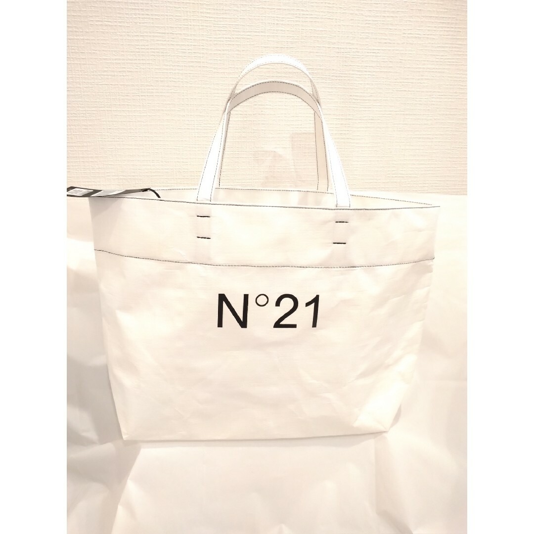 N°21(ヌメロヴェントゥーノ)のヌメロ ヴェントゥーノ N°21 トートバッグ ホワイト レディースのバッグ(トートバッグ)の商品写真