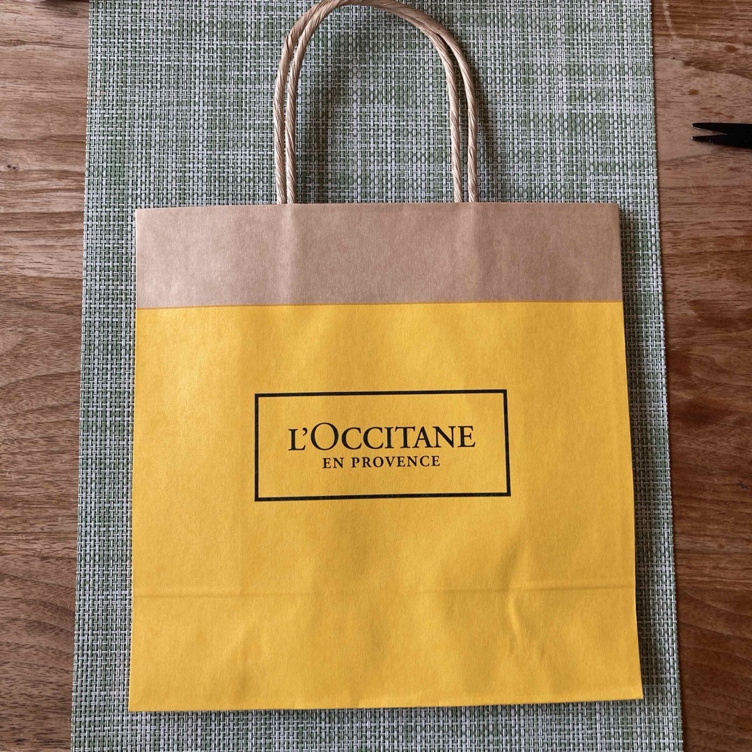 L'OCCITANE(ロクシタン)のロクシタン　ペーパーバッグ S 新品未使用品 レディースのバッグ(ショップ袋)の商品写真