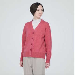 ムジルシリョウヒン(MUJI (無印良品))の美品 無印良品 洗えるウールミドルゲージＶネックカーディガン ピンク L(カーディガン)