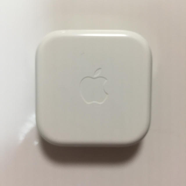 Apple(アップル)の新品未使用品 Appleイヤホン スマホ/家電/カメラのオーディオ機器(ヘッドフォン/イヤフォン)の商品写真
