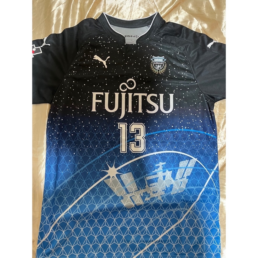 PUMA(プーマ)の川崎フロンターレ　宇宙ユニフォーム　大久保嘉人　XXL スポーツ/アウトドアのサッカー/フットサル(記念品/関連グッズ)の商品写真